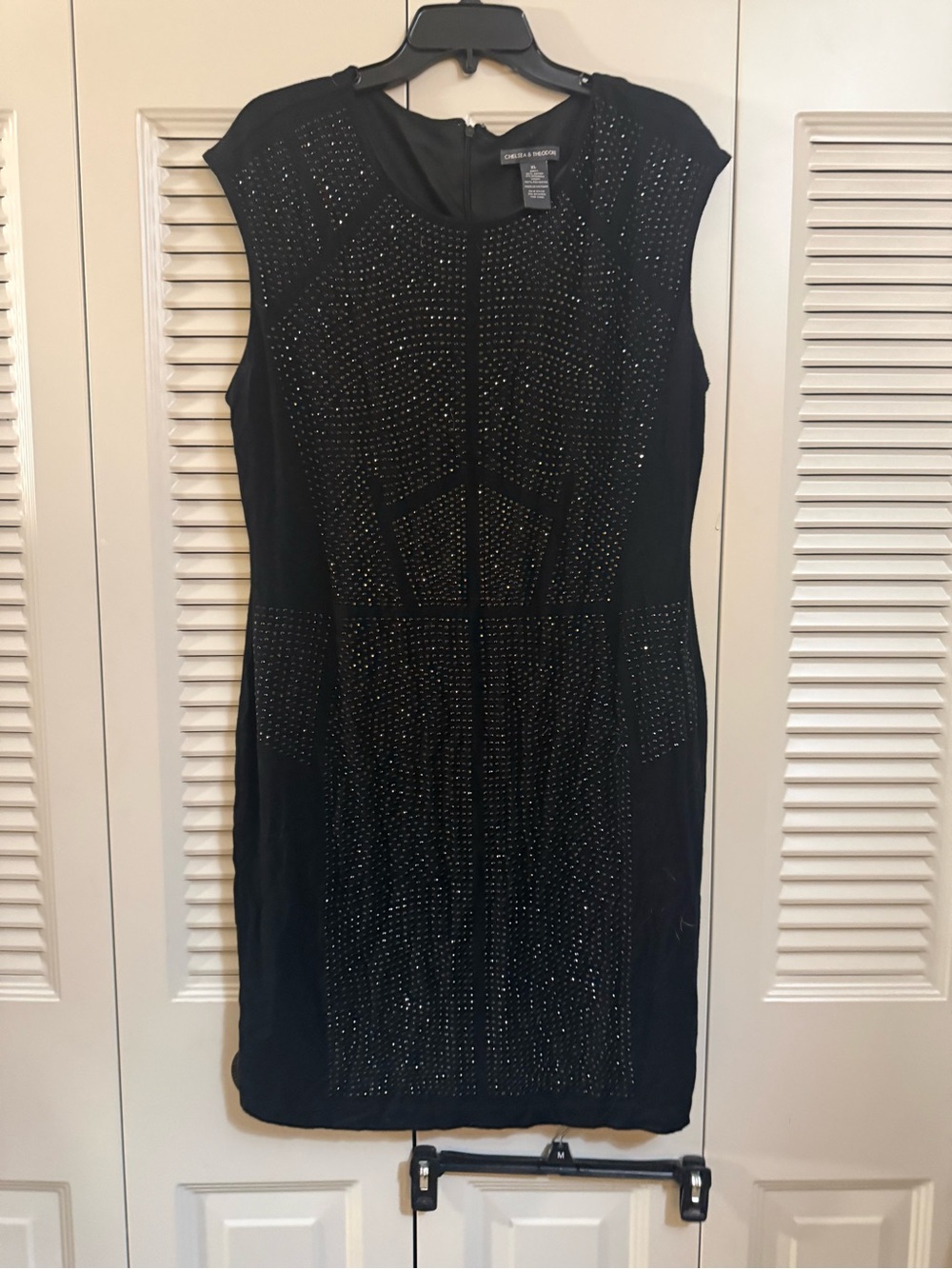 Chelsea & Theodore Sleek Black Sleeveless Shift Dress